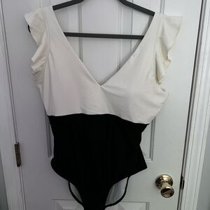 NWT Summersalt Ruffle Backflip bathing suit